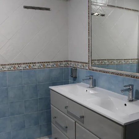 Angeles Guest house *