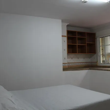 Angeles Guest house *